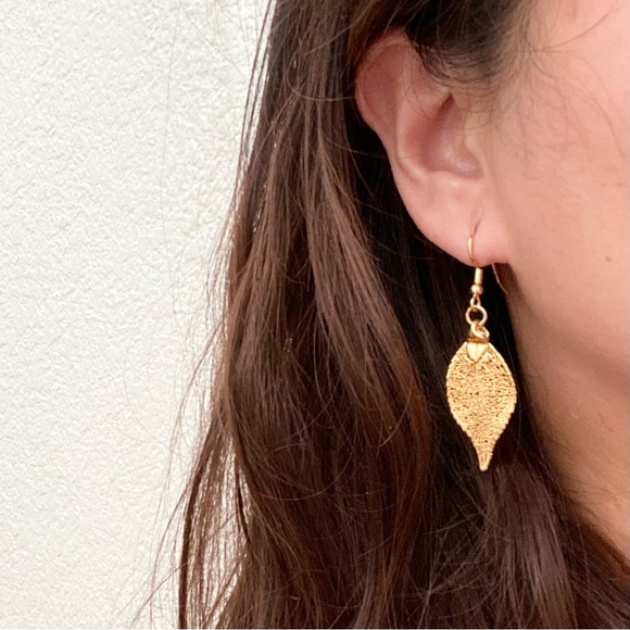 Unsigned Gold-tone Japanese Maple Leaf Dangle Earrings 3.6g - Picture 2 of 10